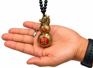 Talizman „Long Hu Lu” – Smocza Tykwa – mosiężny amulet z głową smoka i czerwonymi medalionami