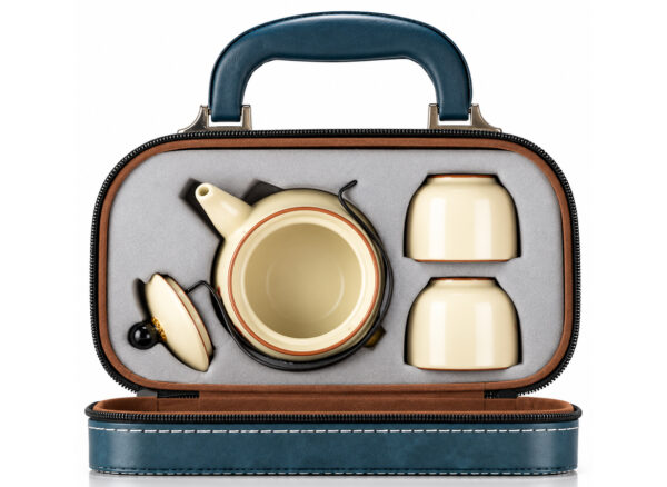Zestaw do Herbaty „Wiosenny Kot” – ceramiczny czajniczek i dwie czarki w otwartym etui transportowym